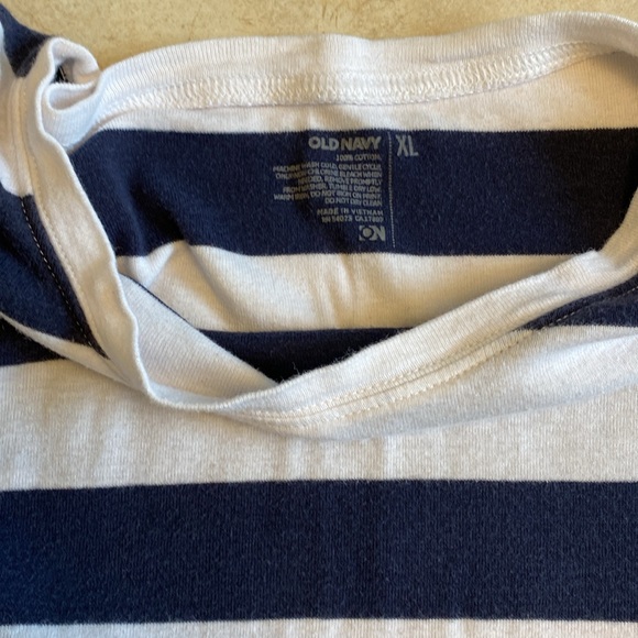 Old Navy Crew Long-sleeve Tee - Picture 4 of 7